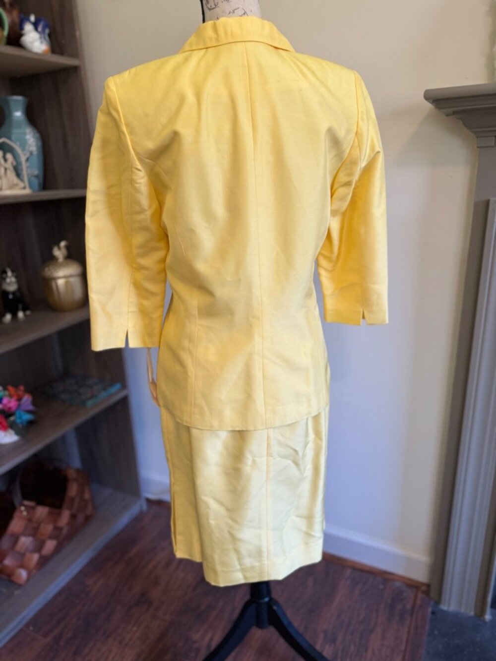 Vintage Travis Ayers Silk Yellow Blazer and Knee Length Pencil Skirt Suit Set 8 - Picture 3 of 15